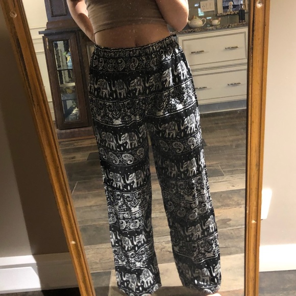 flowy printed pants - Picture 2 of 2